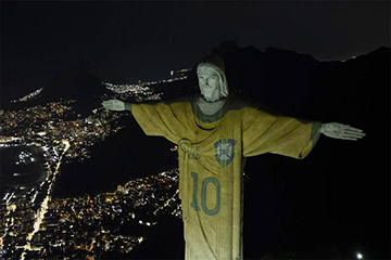 Brazil Pays Tributes To Pelé One Year After His Death, Christ The Redeemer Wears His Number -